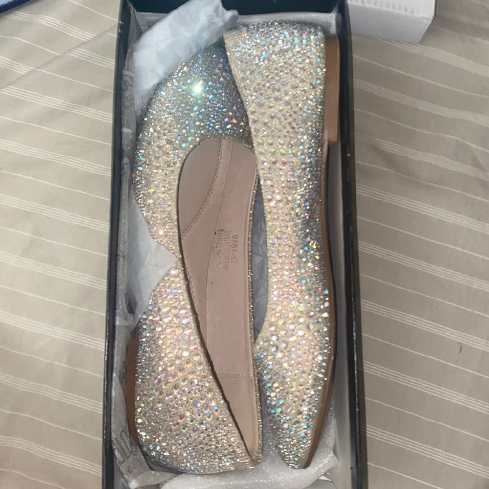 Beautiful shimmery flats 6.5 fit like a 6